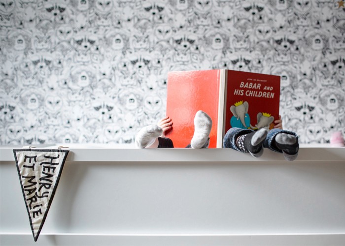 twins-reading-in-bed